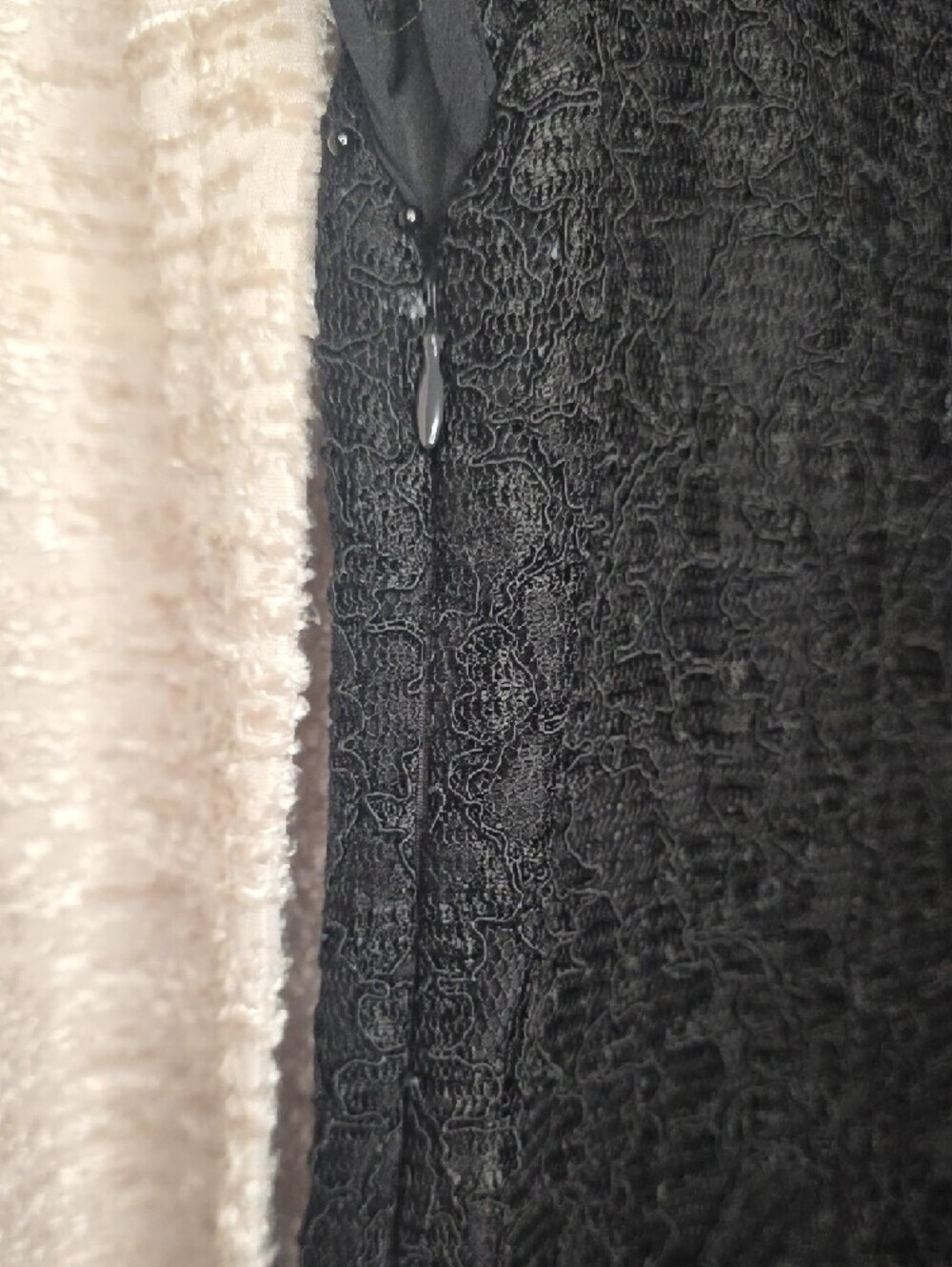 Alice + Olivia Black Lace Beaded Cap-Sleeve Top Size M - Picture 15 of 16